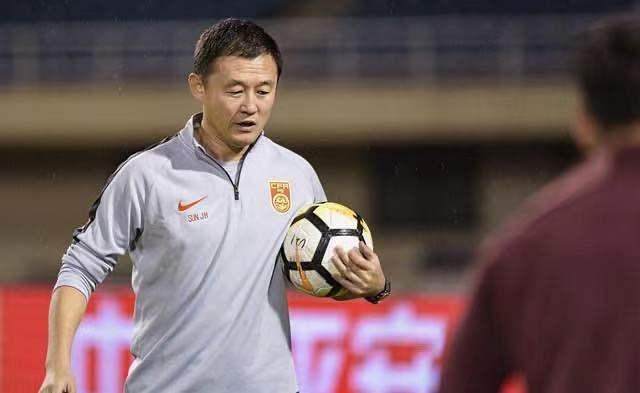 孙继海：有些外教来中国为骗钱 我们该有所追求
